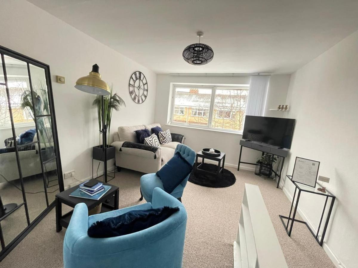 Lovely 1 Bed Home Near Hospital, With Parking & Garden Work Contractor Leisure, Sapphire CBG Dış mekan fotoğraf