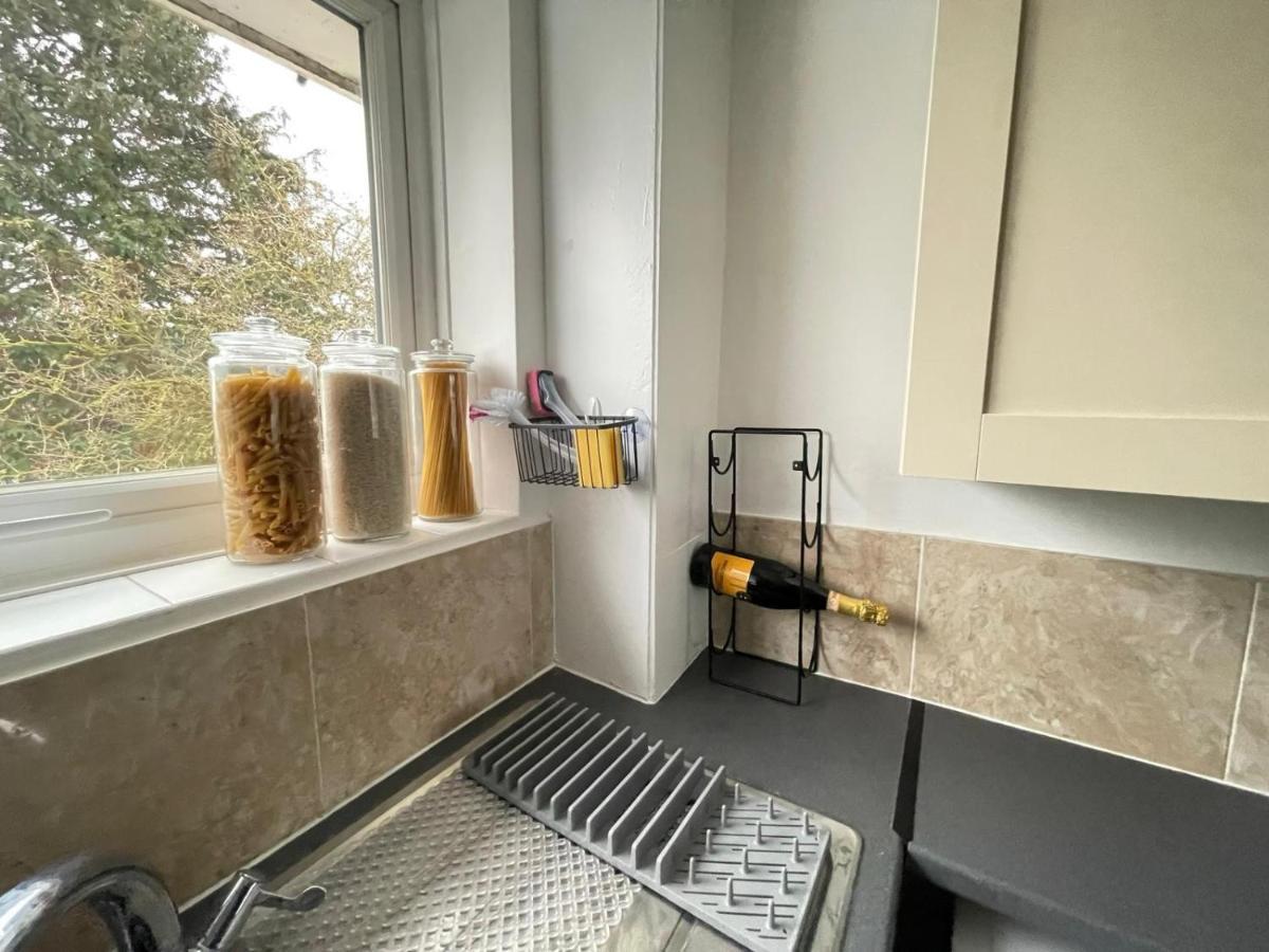 Lovely 1 Bed Home Near Hospital, With Parking & Garden Work Contractor Leisure, Sapphire CBG Dış mekan fotoğraf