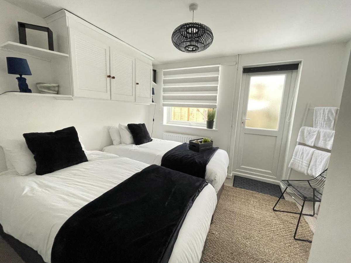 Lovely 1 Bed Home Near Hospital, With Parking & Garden Work Contractor Leisure, Sapphire CBG Dış mekan fotoğraf