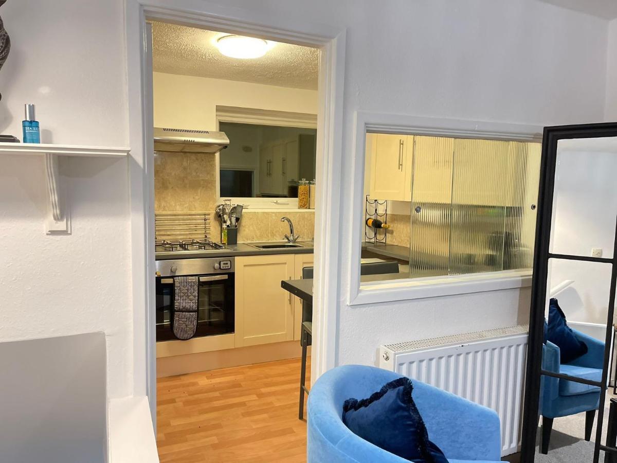 Lovely 1 Bed Home Near Hospital, With Parking & Garden Work Contractor Leisure, Sapphire CBG Dış mekan fotoğraf