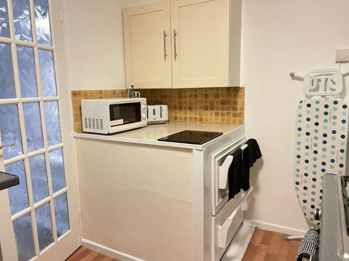 Lovely 1 Bed Home Near Hospital, With Parking & Garden Work Contractor Leisure, Sapphire CBG Dış mekan fotoğraf
