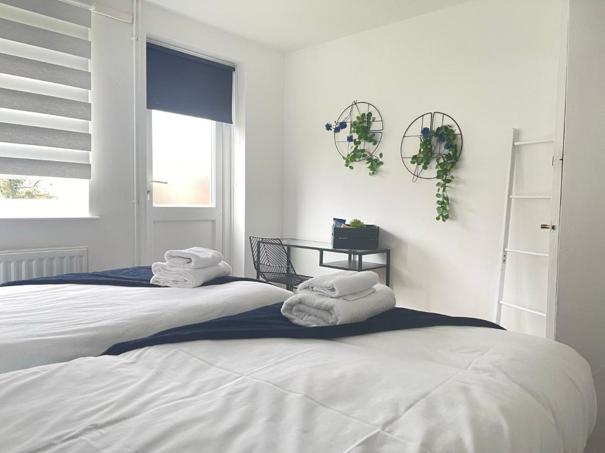 Lovely 1 Bed Home Near Hospital, With Parking & Garden Work Contractor Leisure, Sapphire CBG Dış mekan fotoğraf